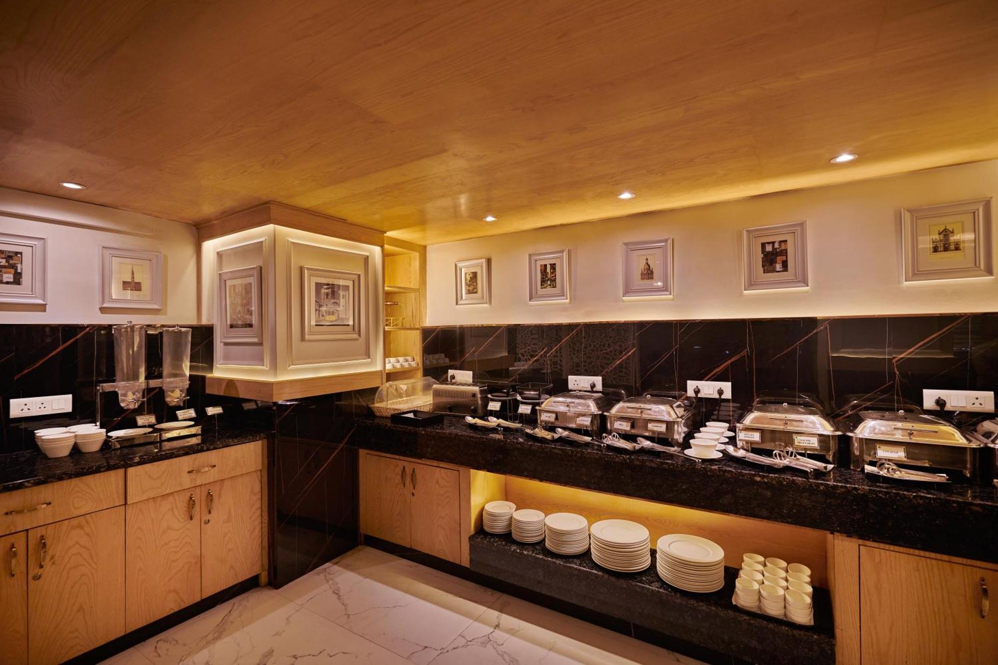 Deventure Sarovar Portico Patel Nagar New Delhi Exterior photo